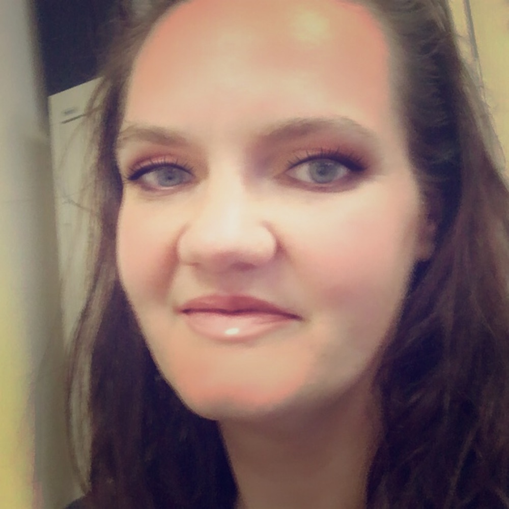 Meet your Posher, Nola